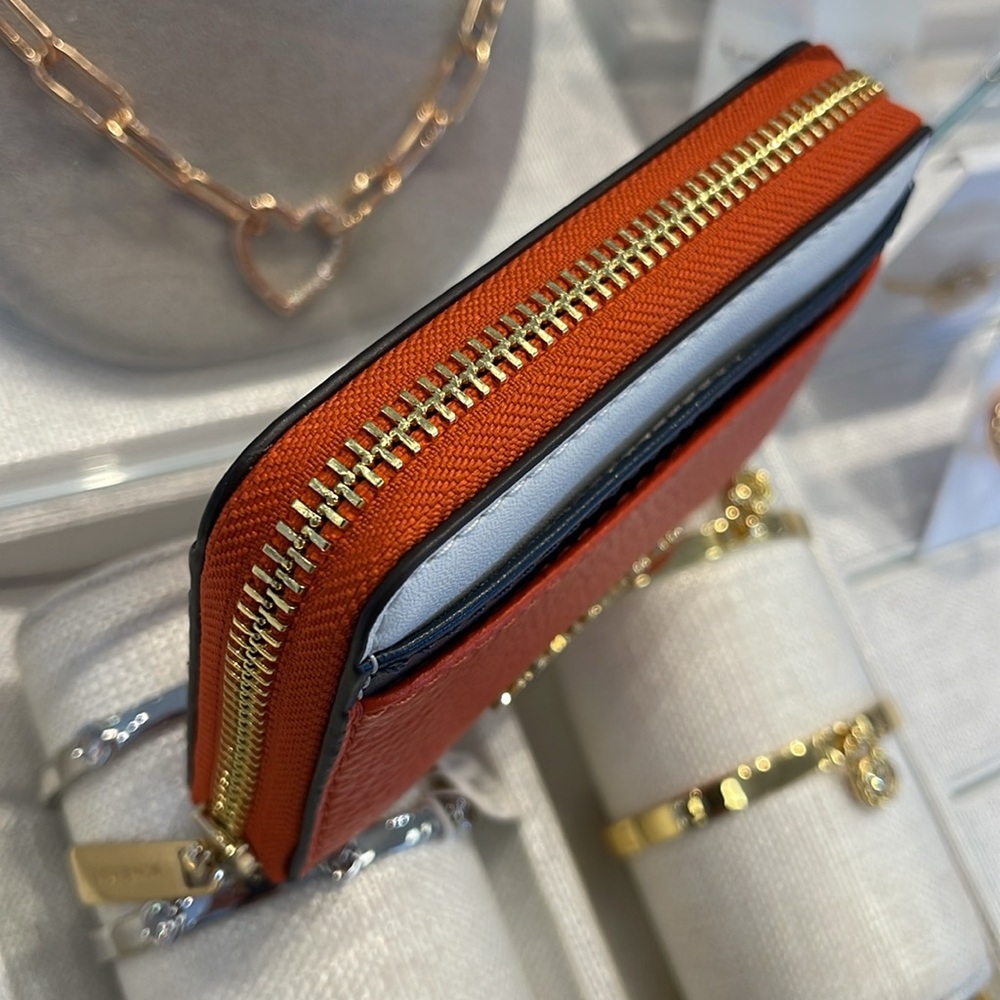 MICHAEL KORS Jet Set Travel Medium Color-Block Zip Around Wallet
Red Clay 
NWT - Picture 4 of 16